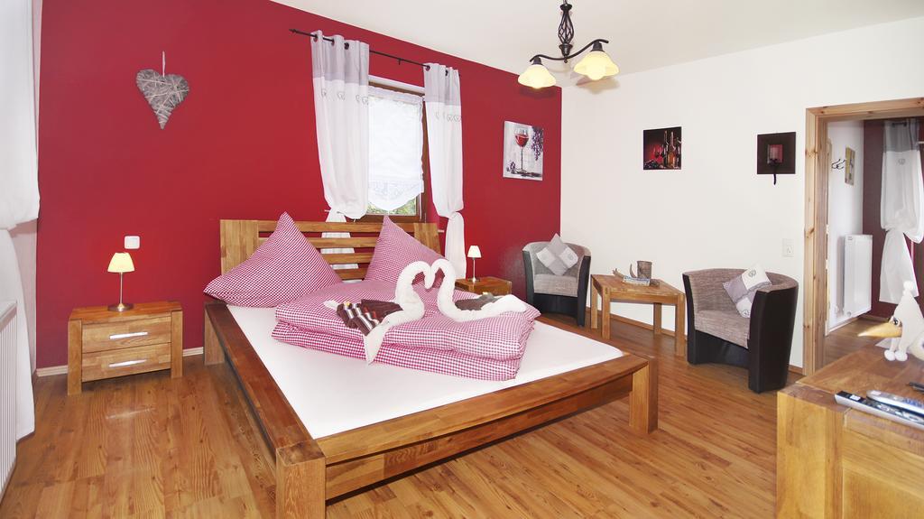 Gaestezimmer Hans-Norbert Mack Hallgarten エクステリア 写真